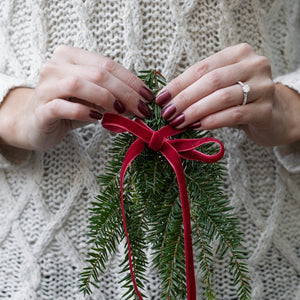 The Ultimate Guide to Getting Engaged Around the Holidays