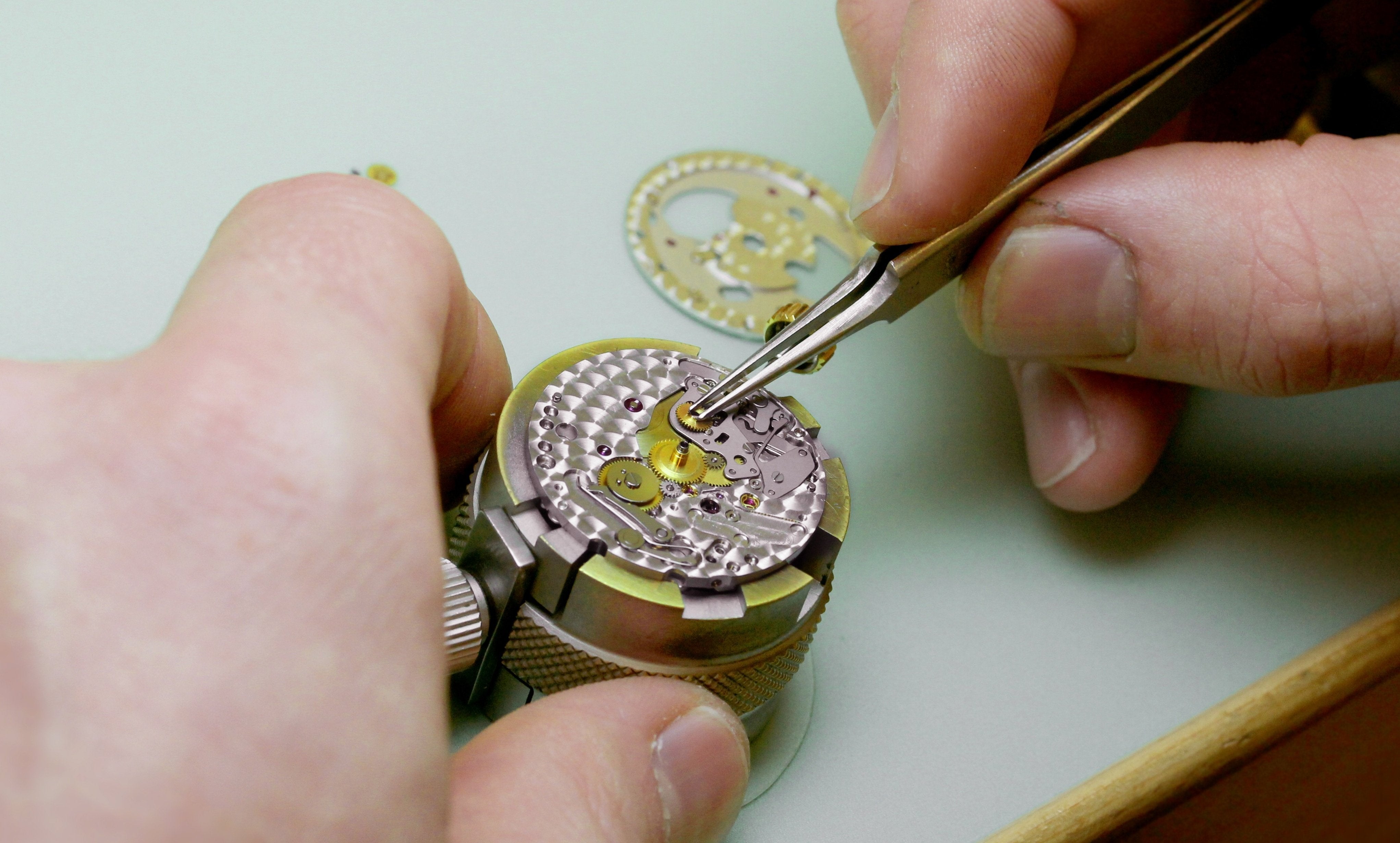 What Does A Watch Battery Repair Cost? – Long’s Jewelers