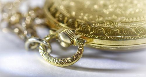 Buying Gold Jewelry? Read This First.