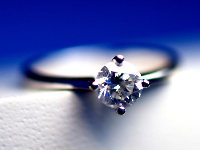 How Buying an "Eye Clean Diamond" Can Save You Serious Money