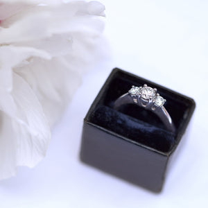6 Proven Ways To Get a Beautiful Engagement Ring on a Tight Budget