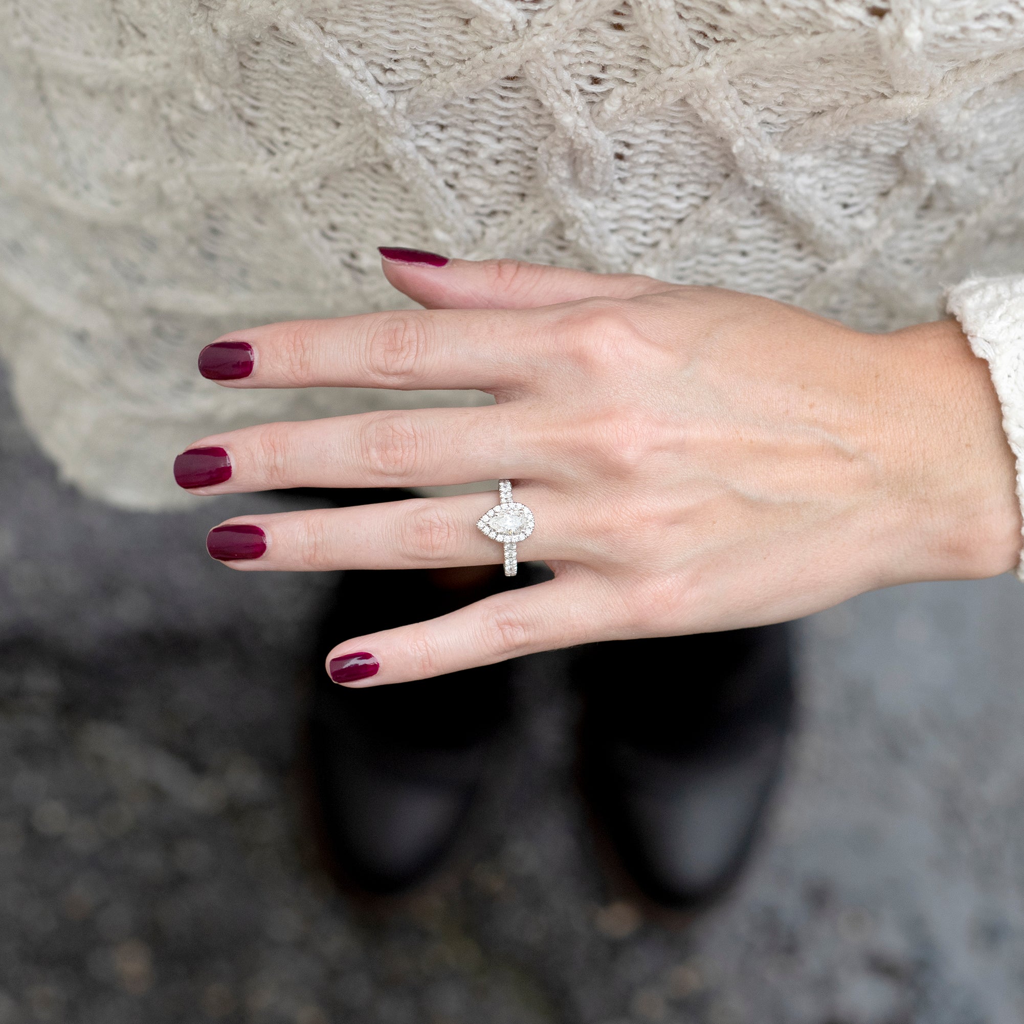 6 Ways To Find Her Ring Size Without Her Knowing