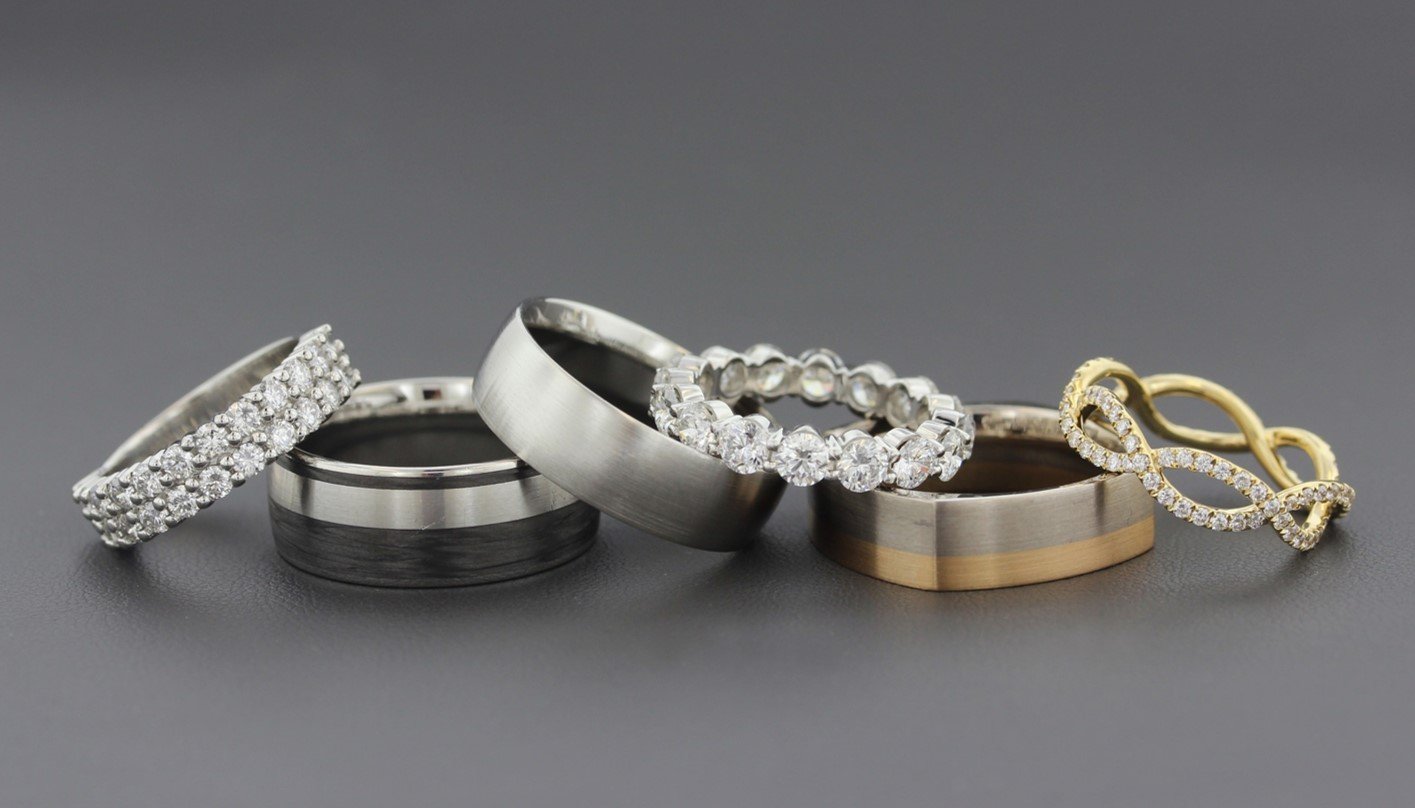 Wedding Band Metals - To Mix or To Match Your Engagement Ring?