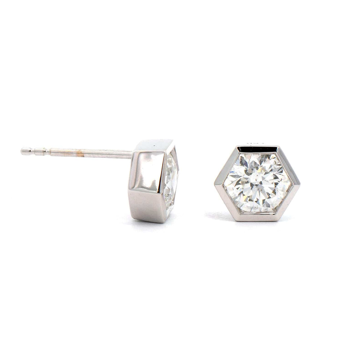 18K White Gold Diamond Stud Earrings
