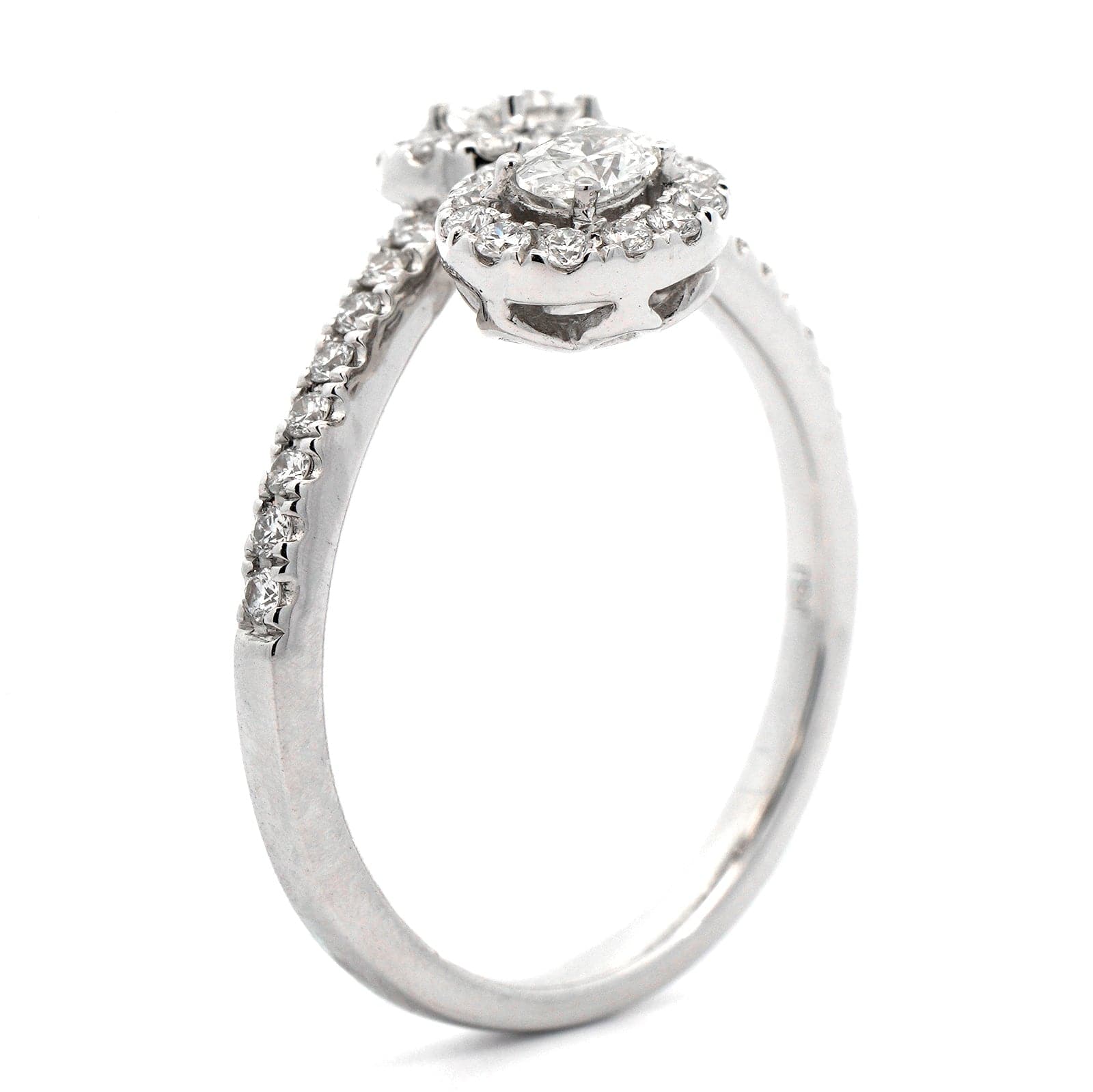 18K White Gold Oval Diamond Ring