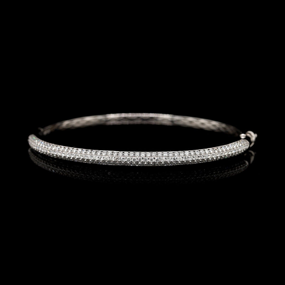 18K White Gold Estate Diamond Bangle