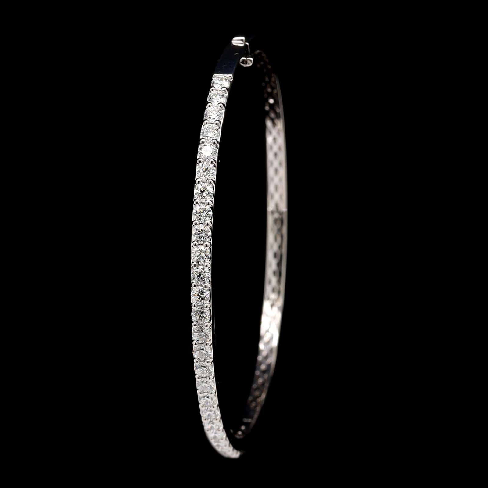 Memoire 18K White Gold Estate Diamond Bangle