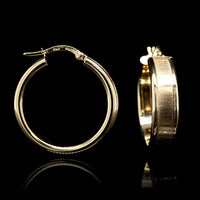 18K Yellow Gold Estate Hoop Earringsdes