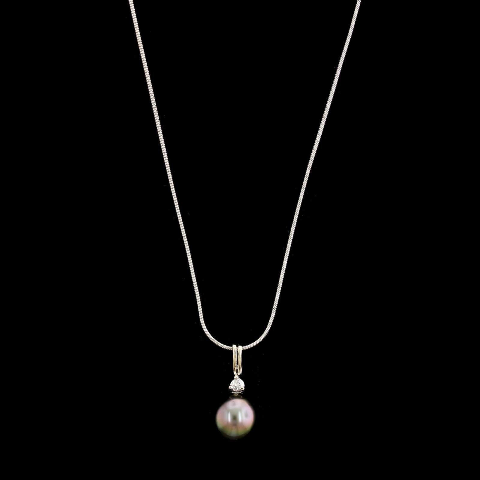 14K White Gold Estate Cultured Tahitian Pearl and Diamond Pendant Necklace