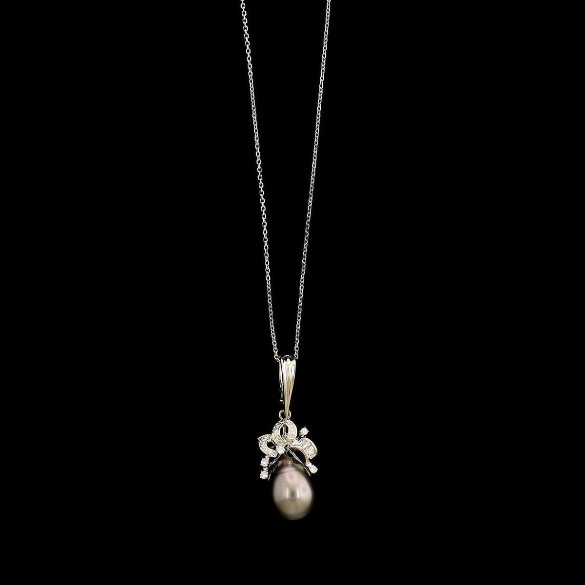 14K White Gold Estate Tahitian Pearl and Diamond Pendant Necklace