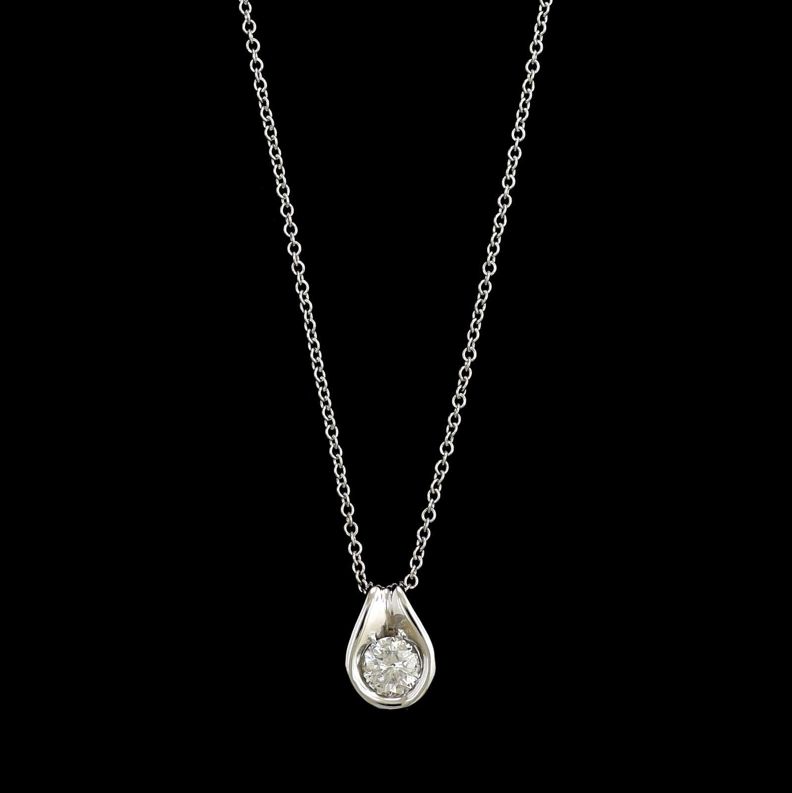18K White Gold Estate Diamond Pendant Necklace