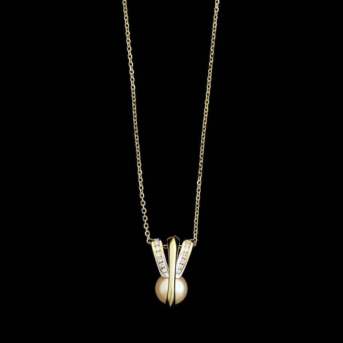 14K Two-tone Gold Estate Cultured Pearl and Diamond Pendant Necklace