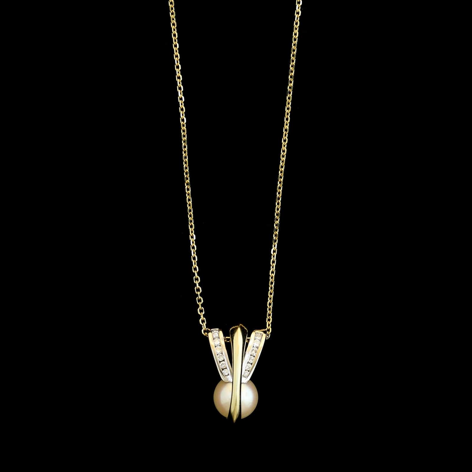 14K Two-tone Gold Estate Cultured Pearl and Diamond Pendant Necklace