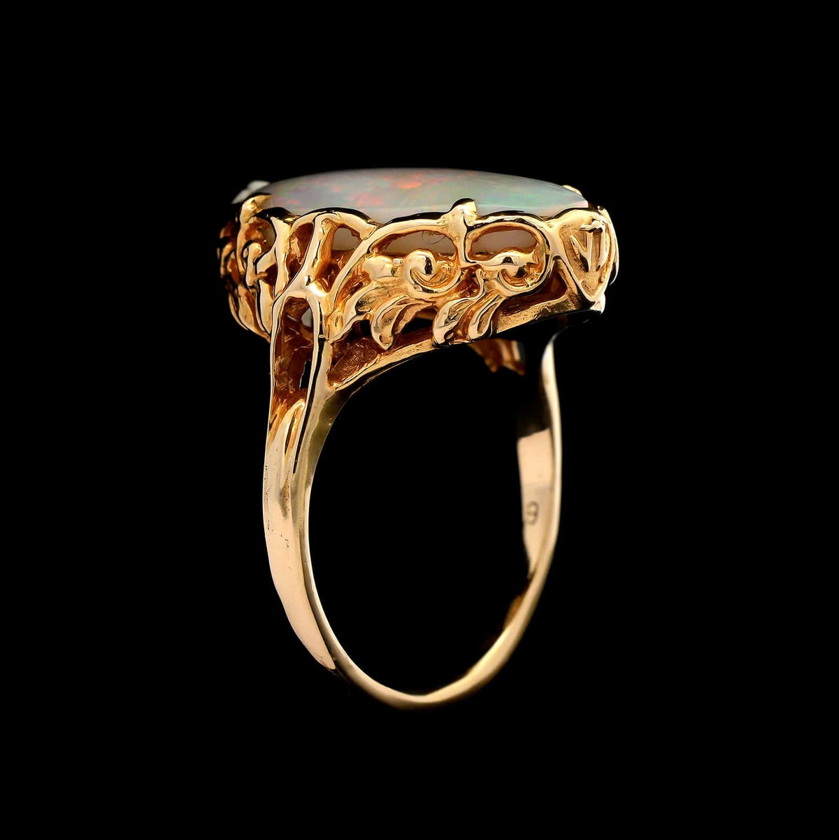 18K Yellow Gold Estate Opal Ring