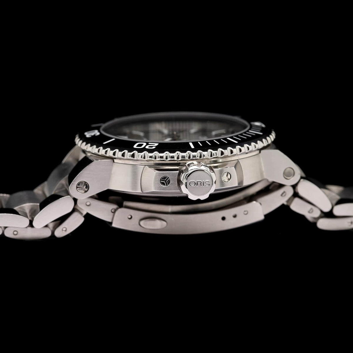 Stainless Steel Pre-Owned Oris Aquis Date Estate Watch