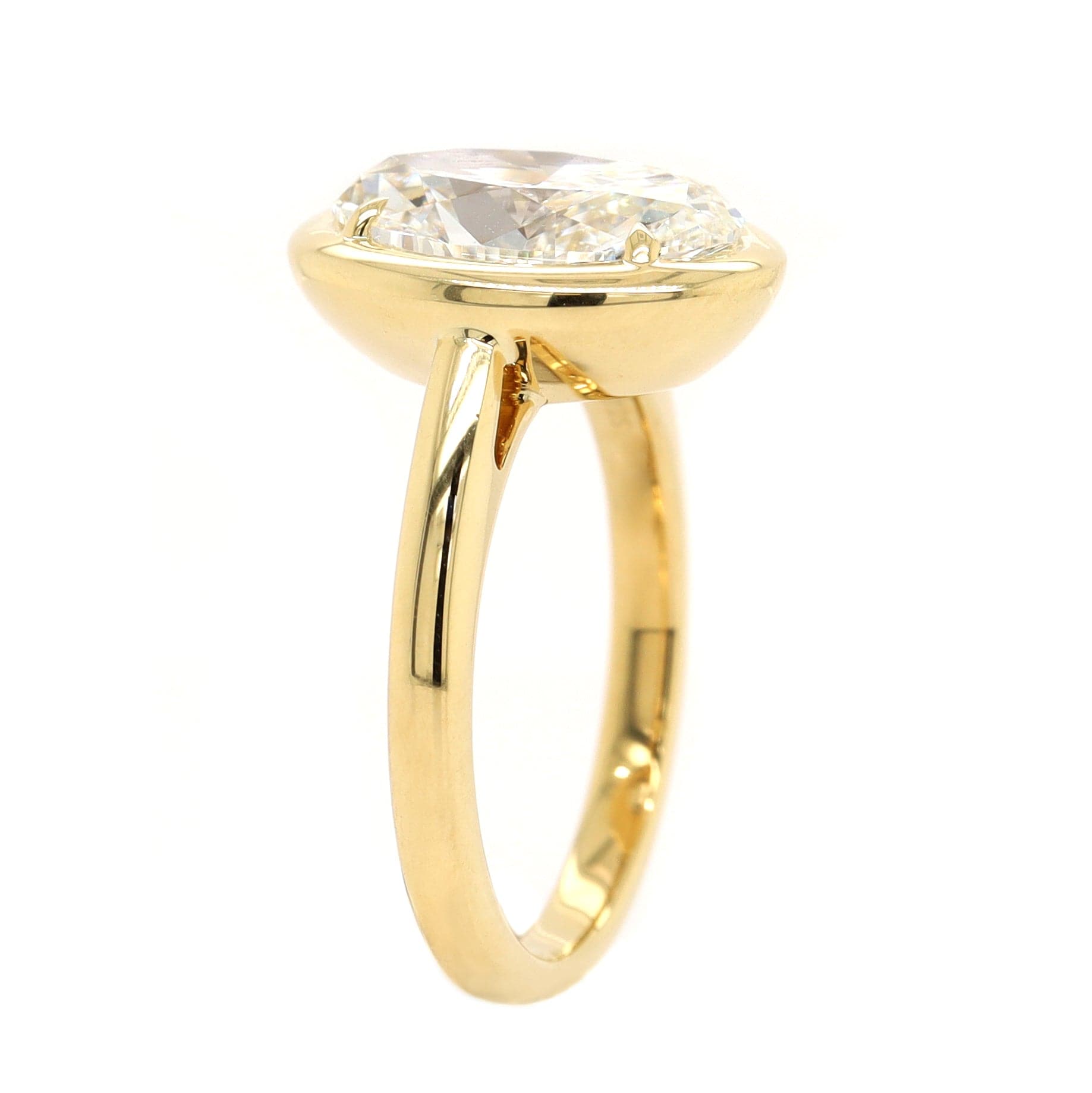 18K Yellow Gold Oval Shaped Diamond Ring