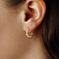 14K Yellow Gold Small Wavy Hoop Earrings