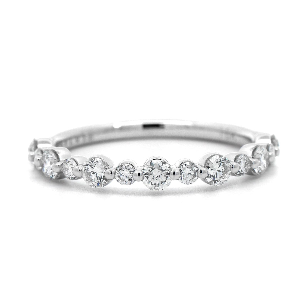 18K White Gold Alternating Small and Large Diamond Wedding Ring