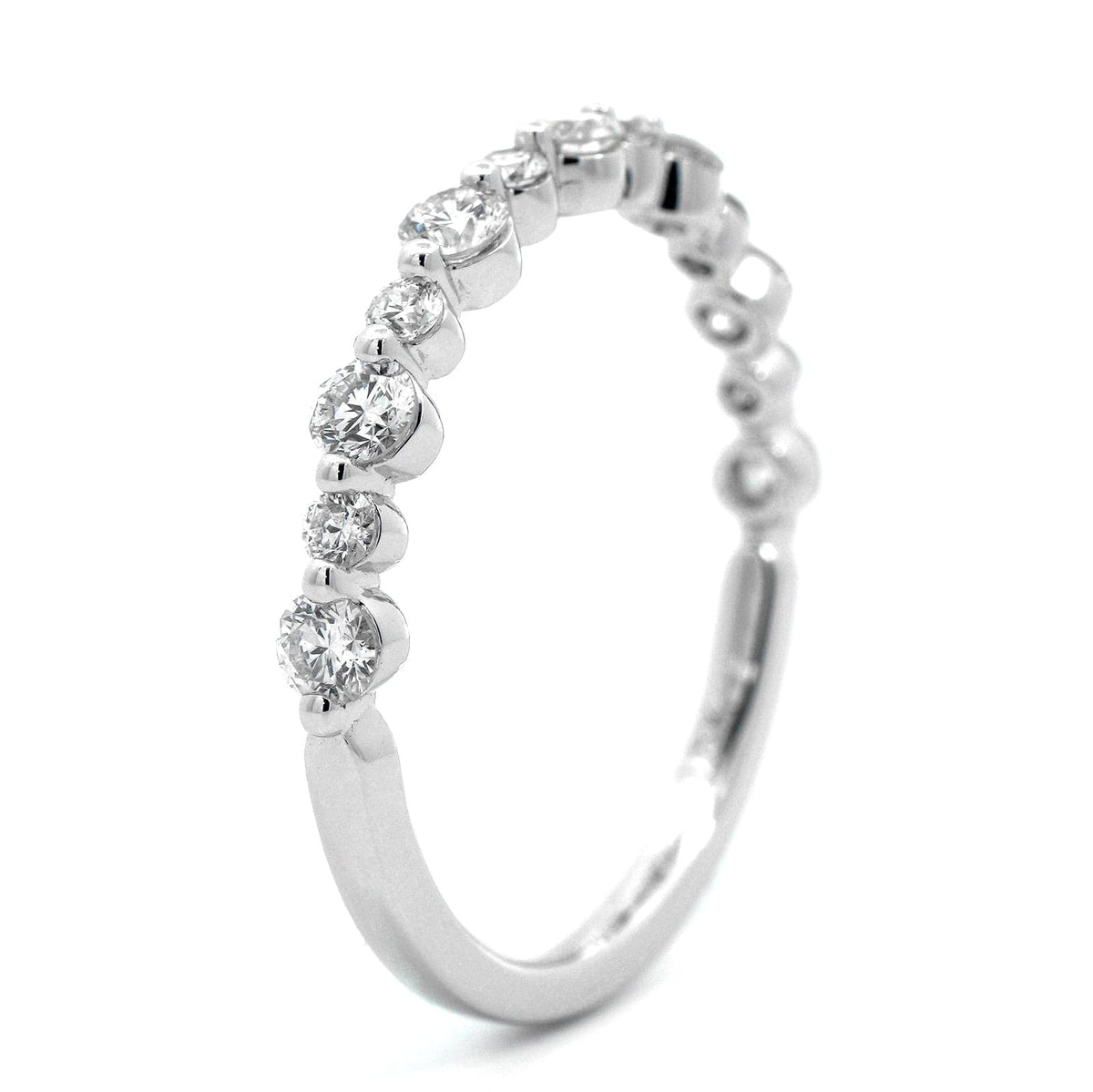 18K White Gold Alternating Small and Large Diamond Wedding Ring