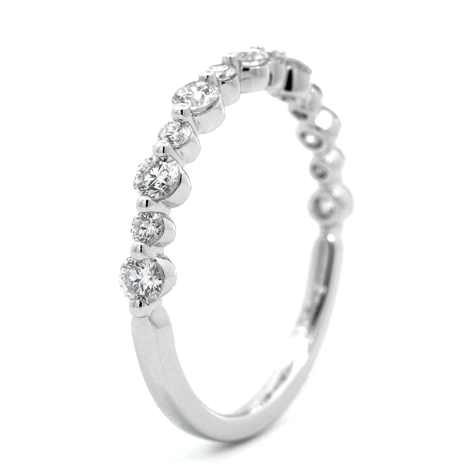 18K White Gold Alternating Small and Large Diamond Wedding Ring