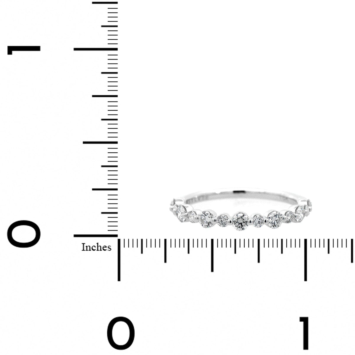 18K White Gold Alternating Small and Large Diamond Wedding Ring
