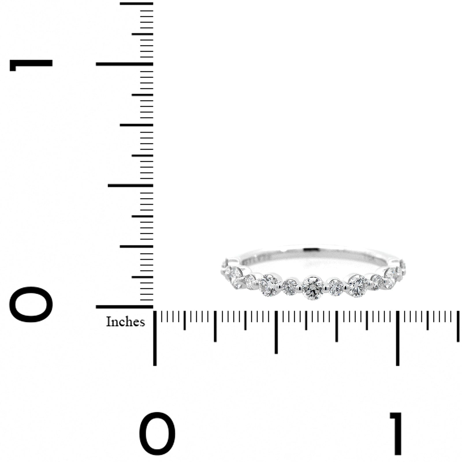 18K White Gold Alternating Small and Large Diamond Wedding Ring