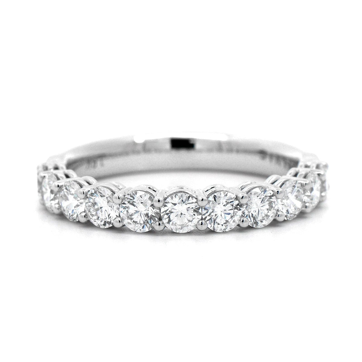 18K White Gold Shared Prong Round Diamond Wedding Ring