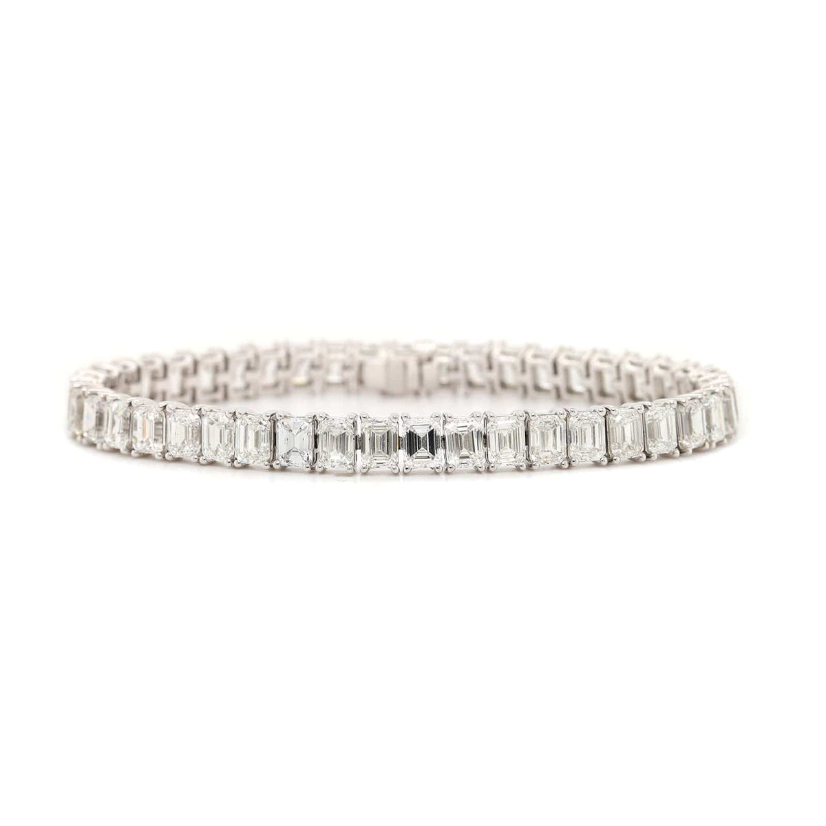 18K White Gold 4 Prong Emerald Cut Diamond Tennis Bracelet