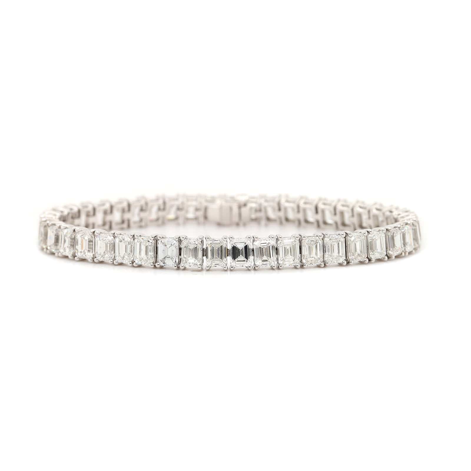 18K White Gold 4 Prong Emerald Cut Diamond Tennis Bracelet