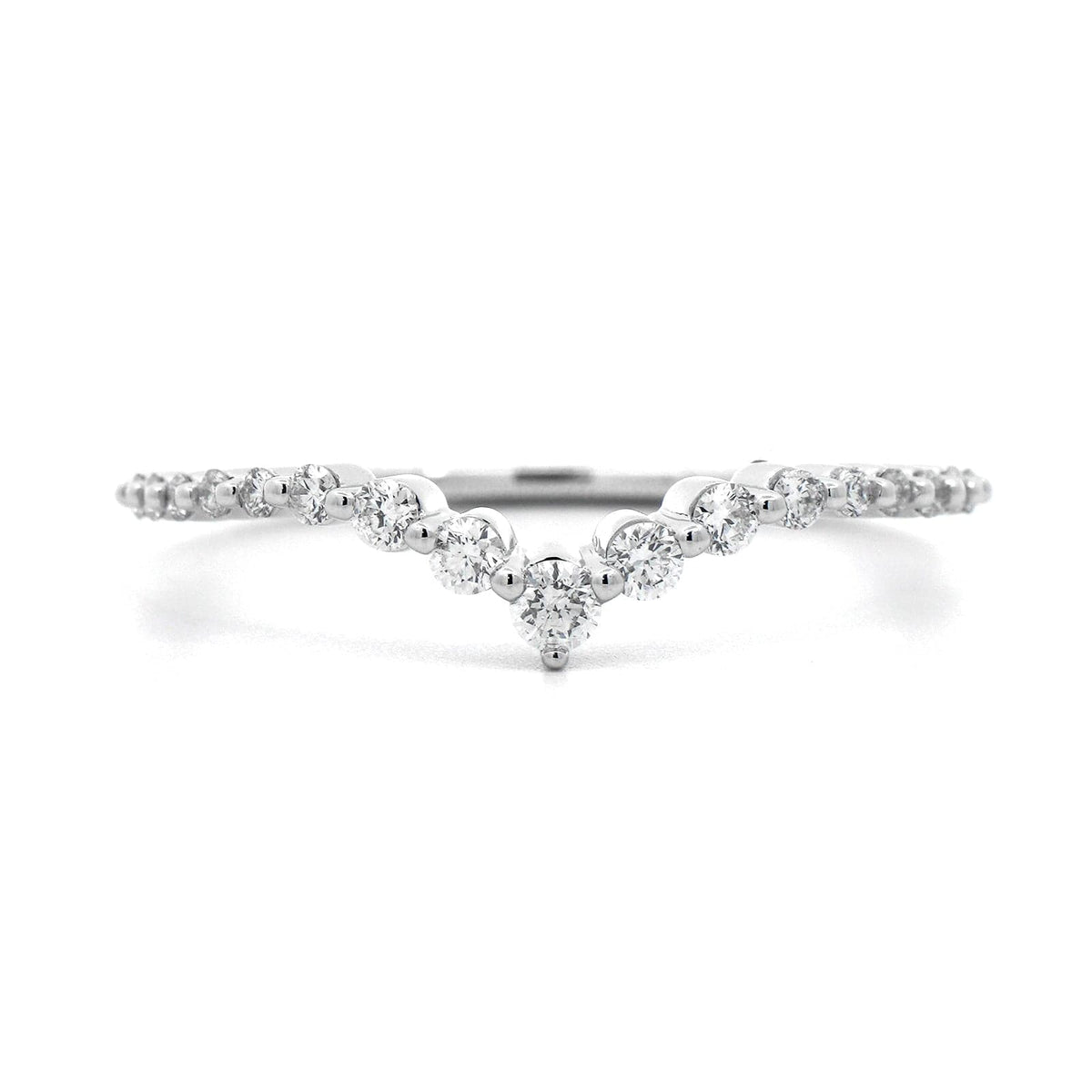 18K White Gold V Shaped Graduating Round Diamond Wedding Ring
