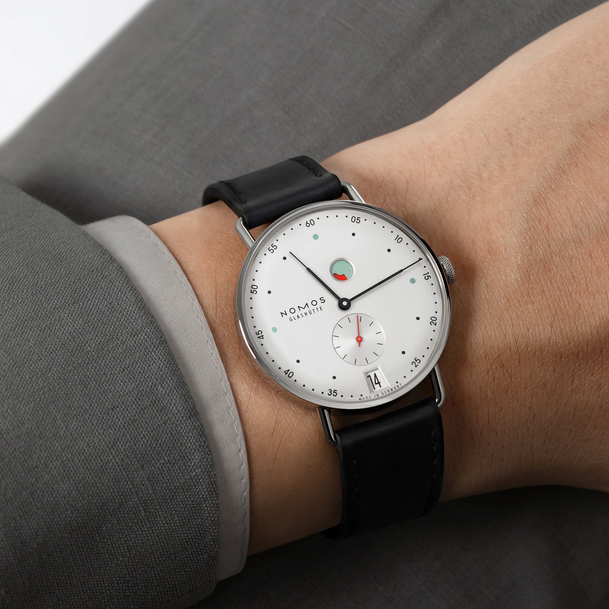 Nomos Metro Datum Gangreserve 1101