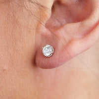 18K White Gold Diamond Stud Earrings