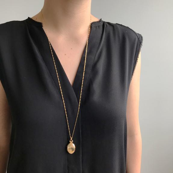 18K Yellow Gold Oval Stripe Locket Necklace