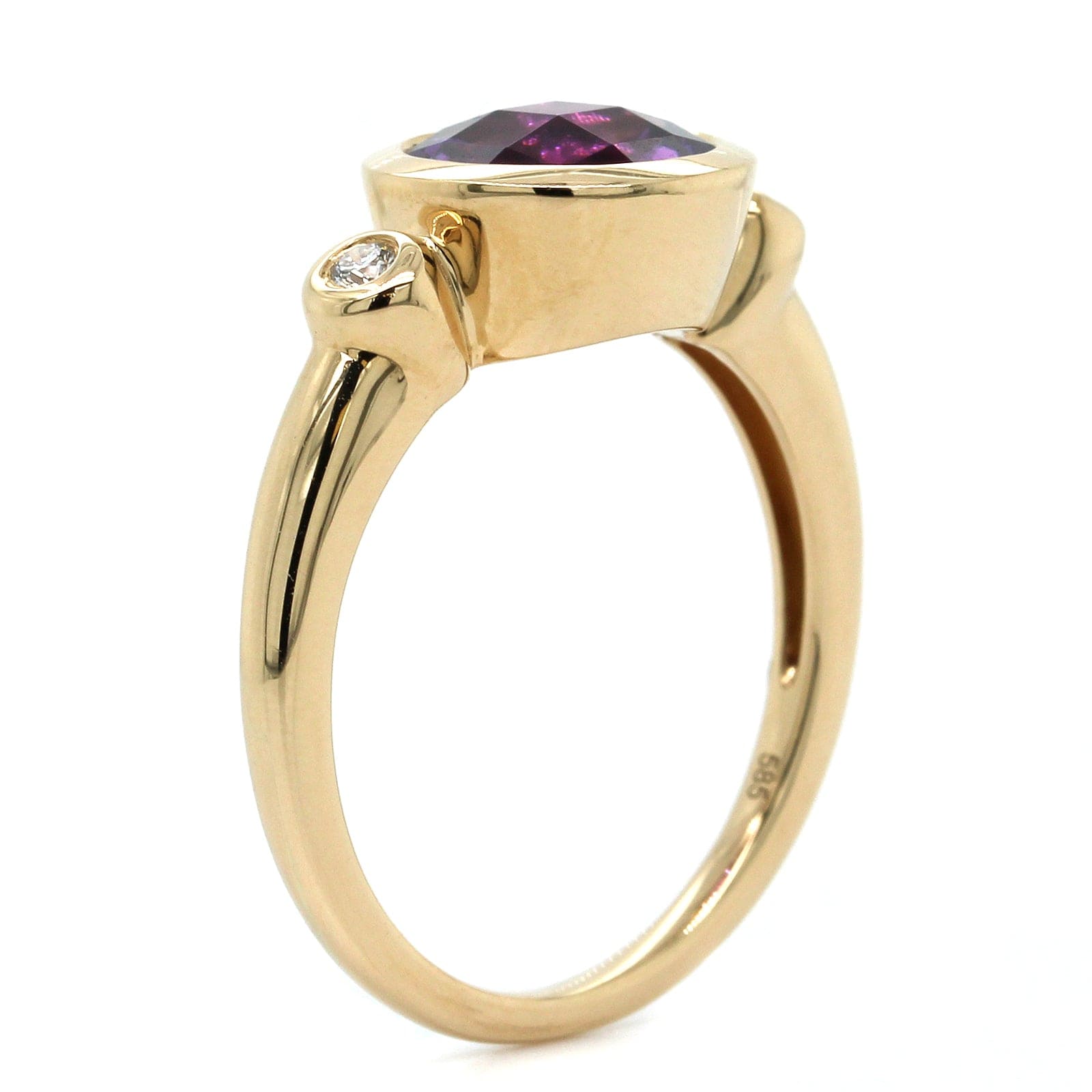 14K Yellow Gold Round Amethyst Bezel Set Ring