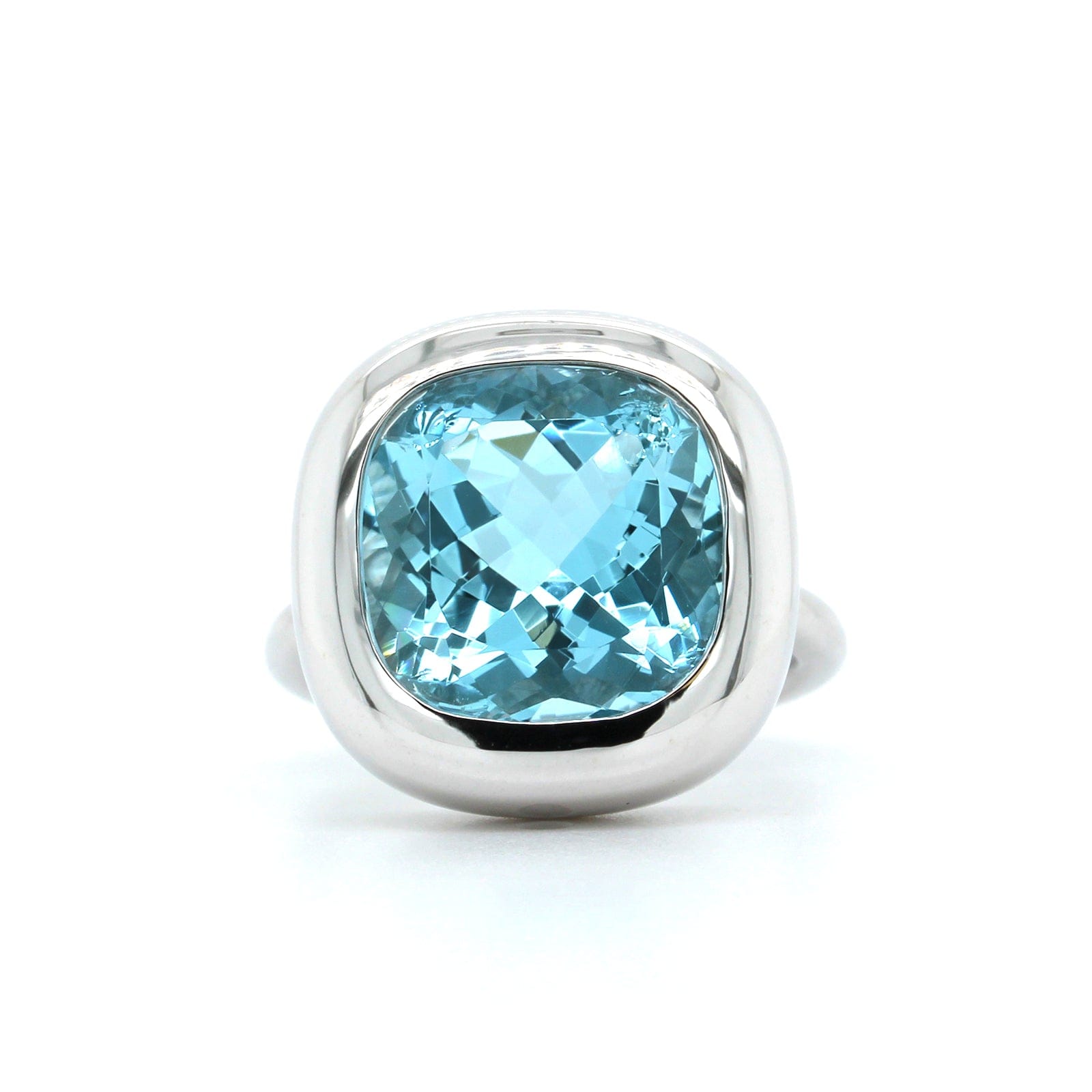 18K White Gold Aquamarine Heavy Bezel Set Ring