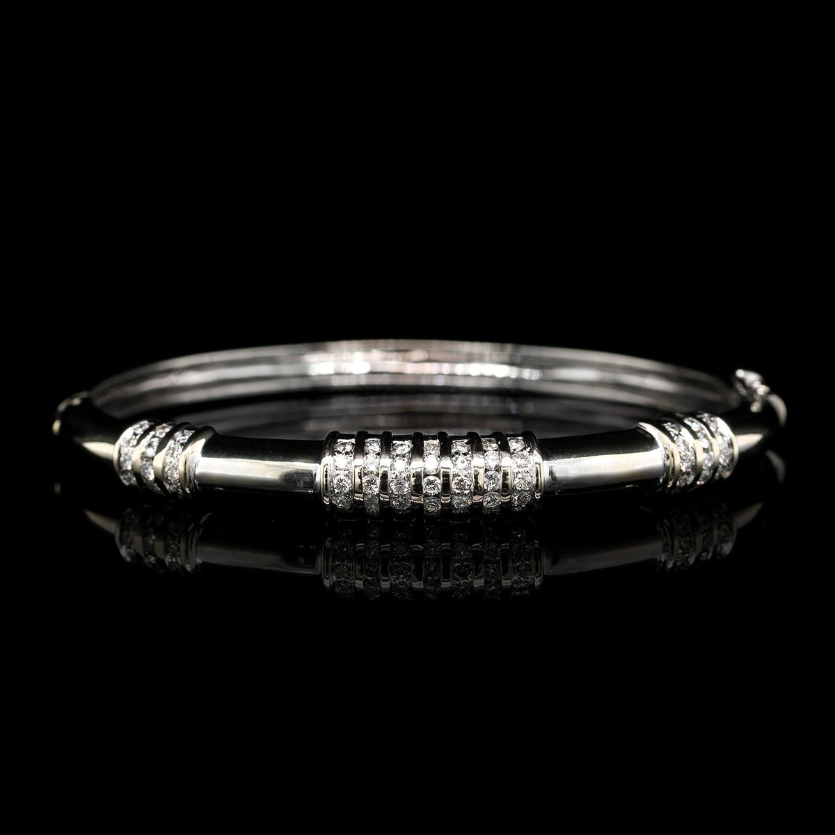 18K White Gold Estate Diamond Bangle