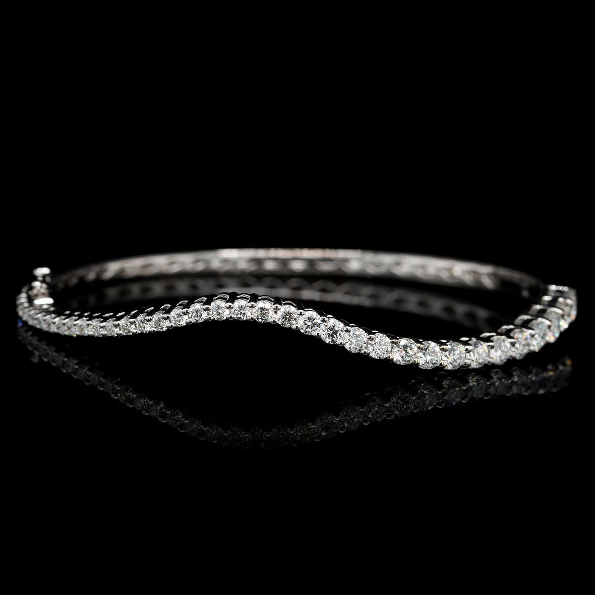18K White Gold Estate Diamond Bangle