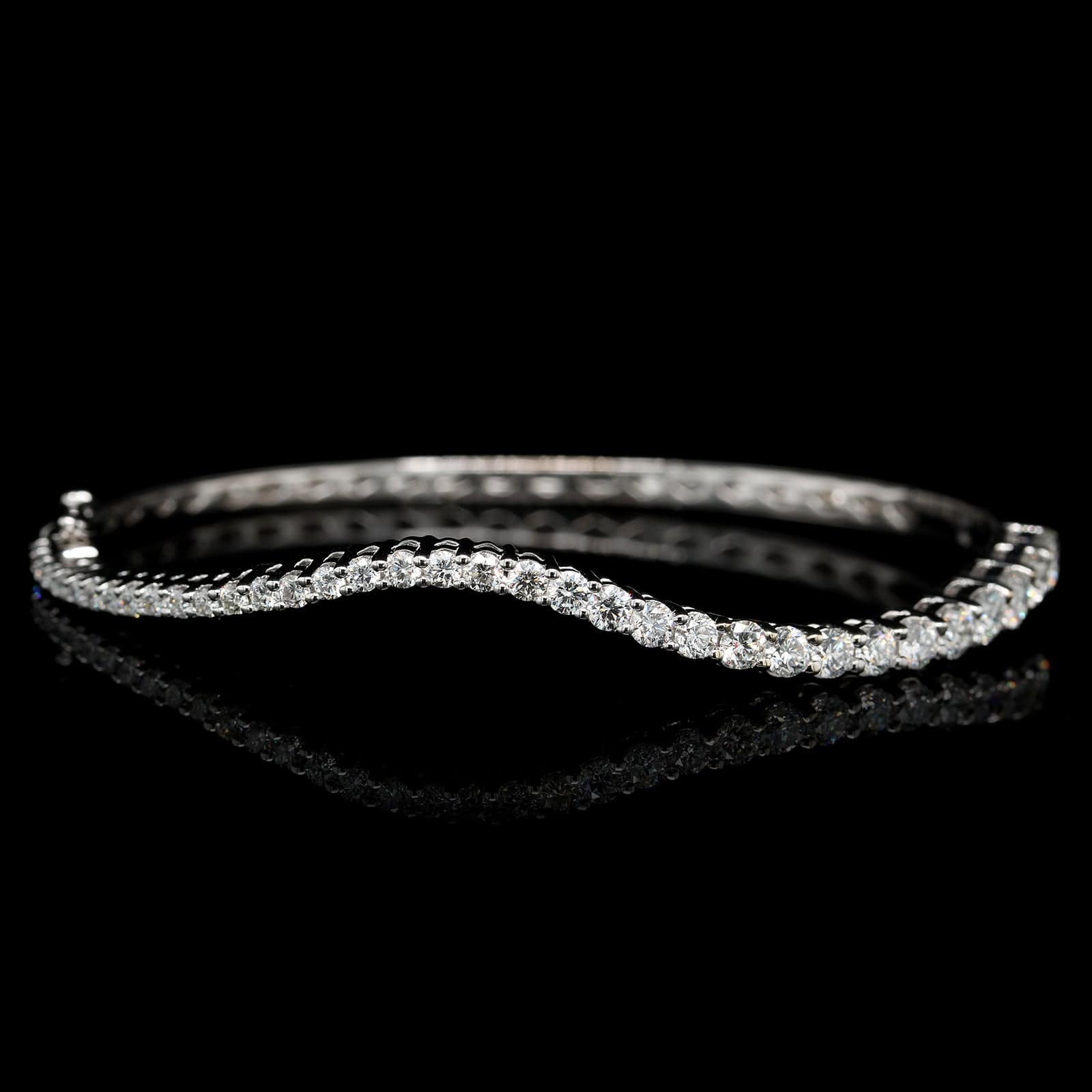 18K White Gold Estate Diamond Bangle