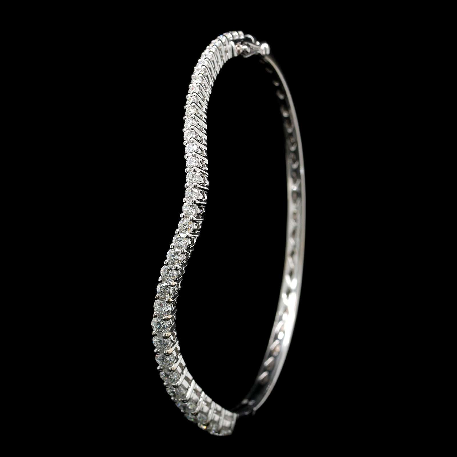 18K White Gold Estate Diamond Bangle