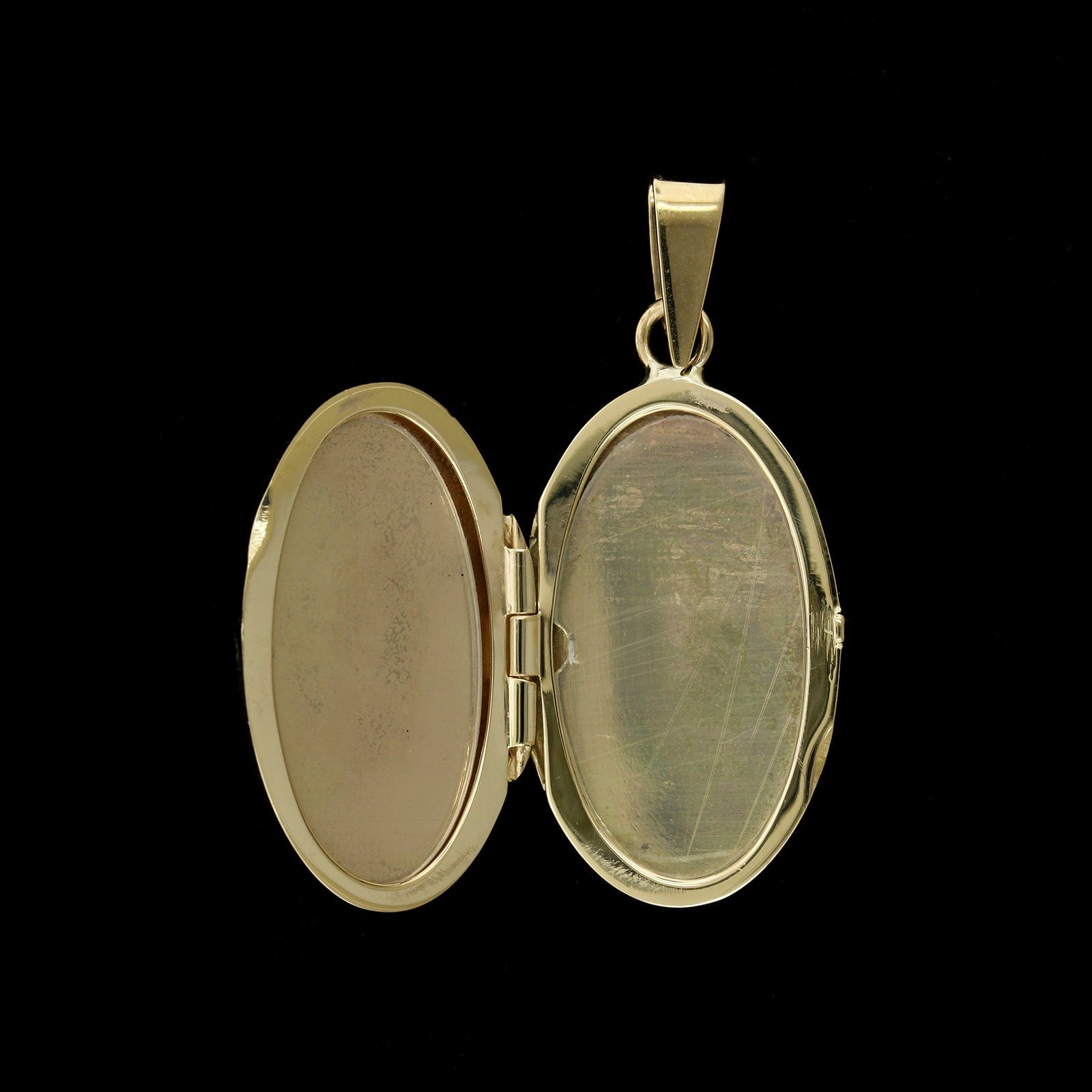 14K Yellow Gold Estate Oval Engraved Locket