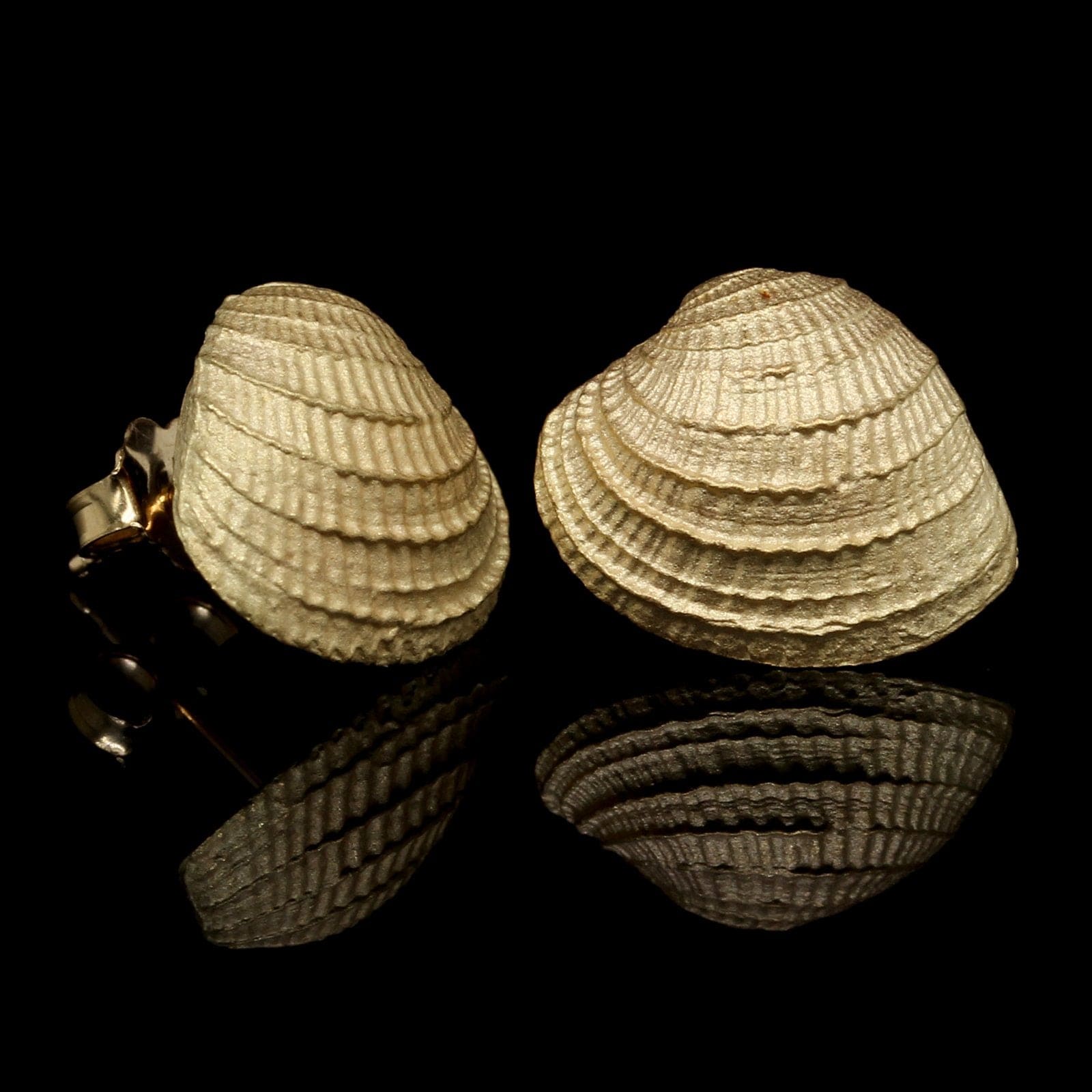 14K Yellow Gold Estate Shell Earrings