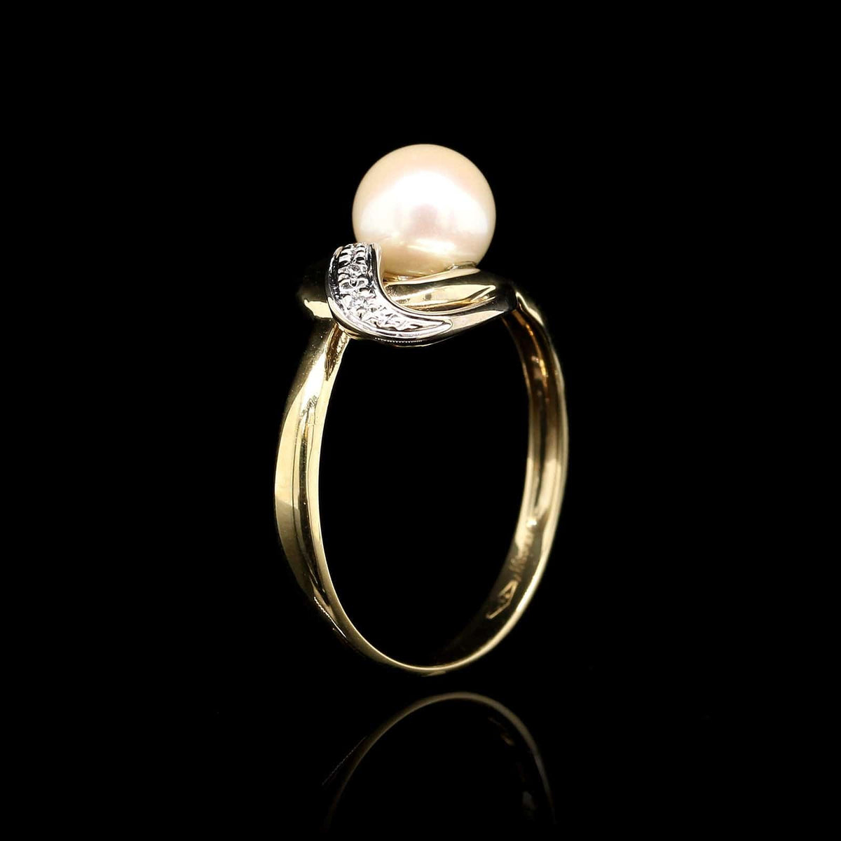 18K Yellow Gold Estate Cultured Pearl and Diamond Ring