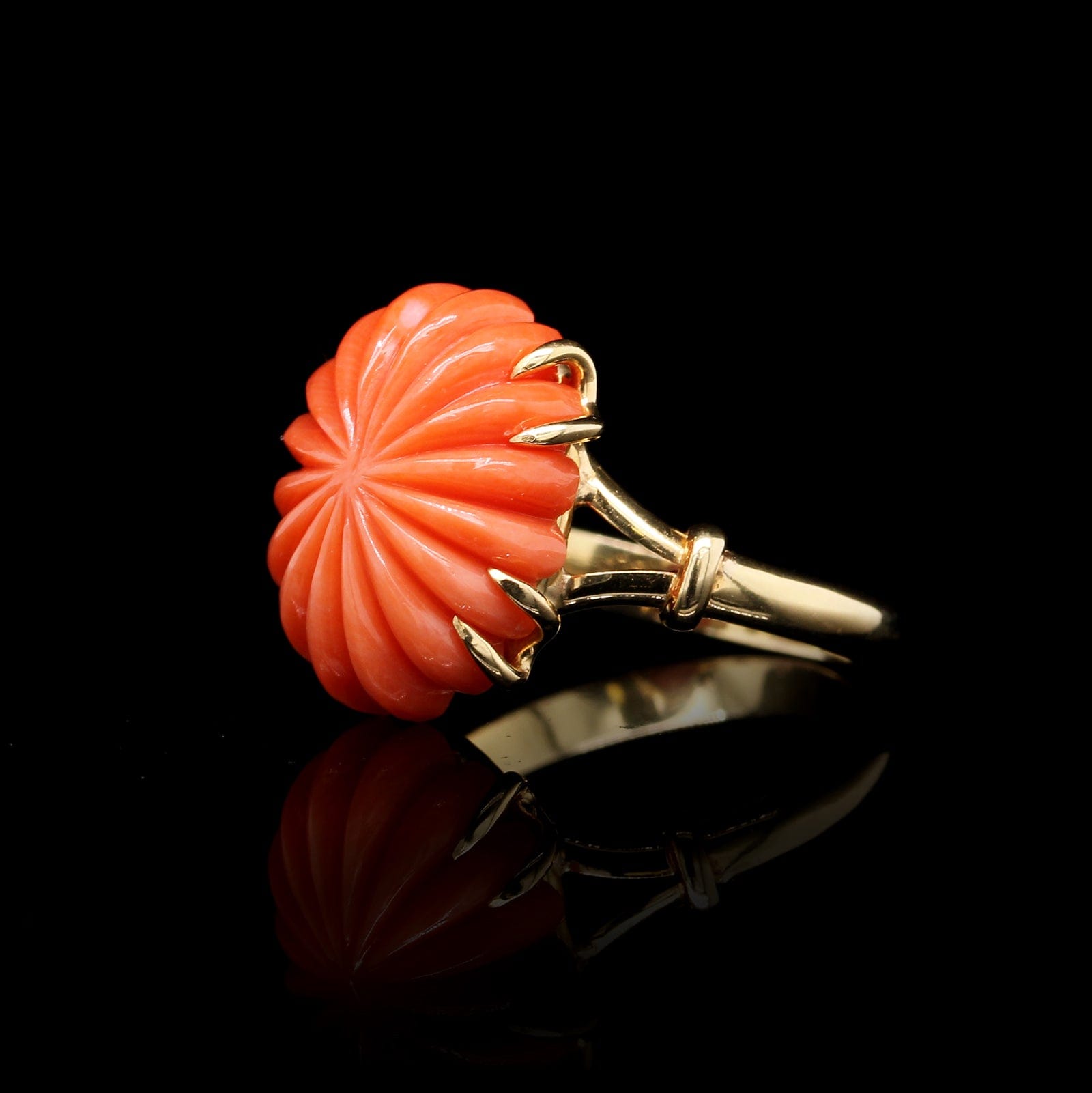 18K Yellow Gold Estate Carved Coral Ring