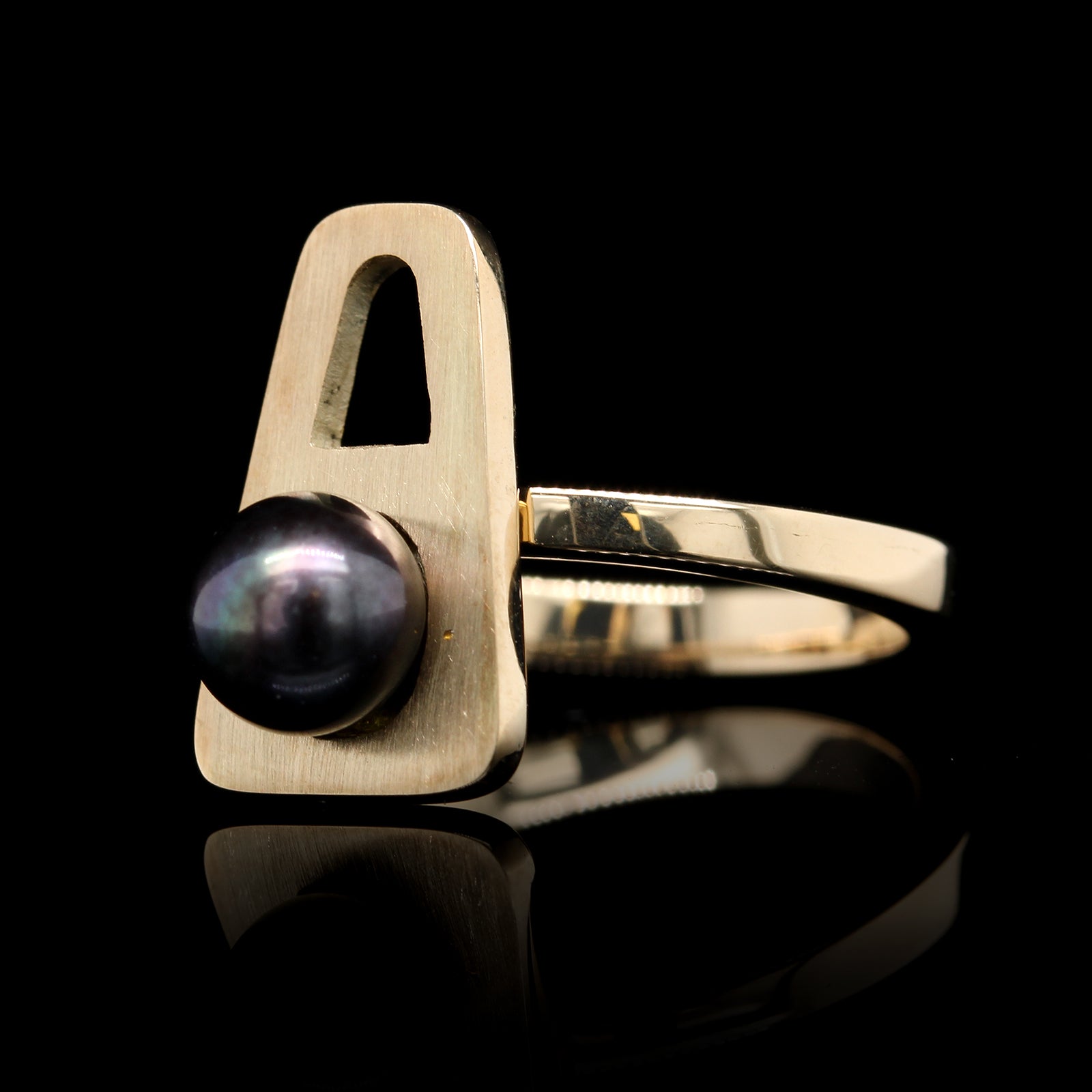 14K Yellow Gold Estate Black Cultured Pearl Ring
