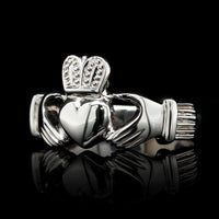 14K White Gold Estate Claddagh Ring