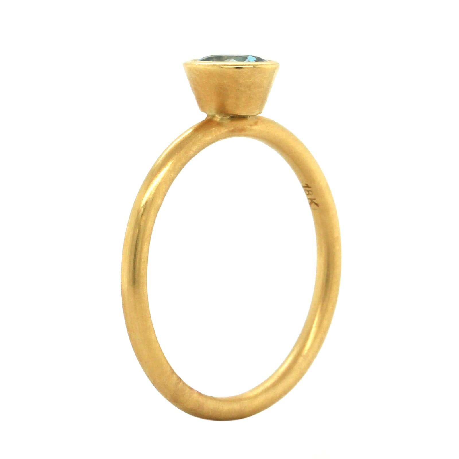 18K Yellow Gold Oval Cut Aquamarine Ring