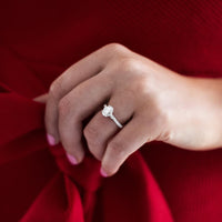 18K White Gold Oval Diamond Engagement Ring Setting
