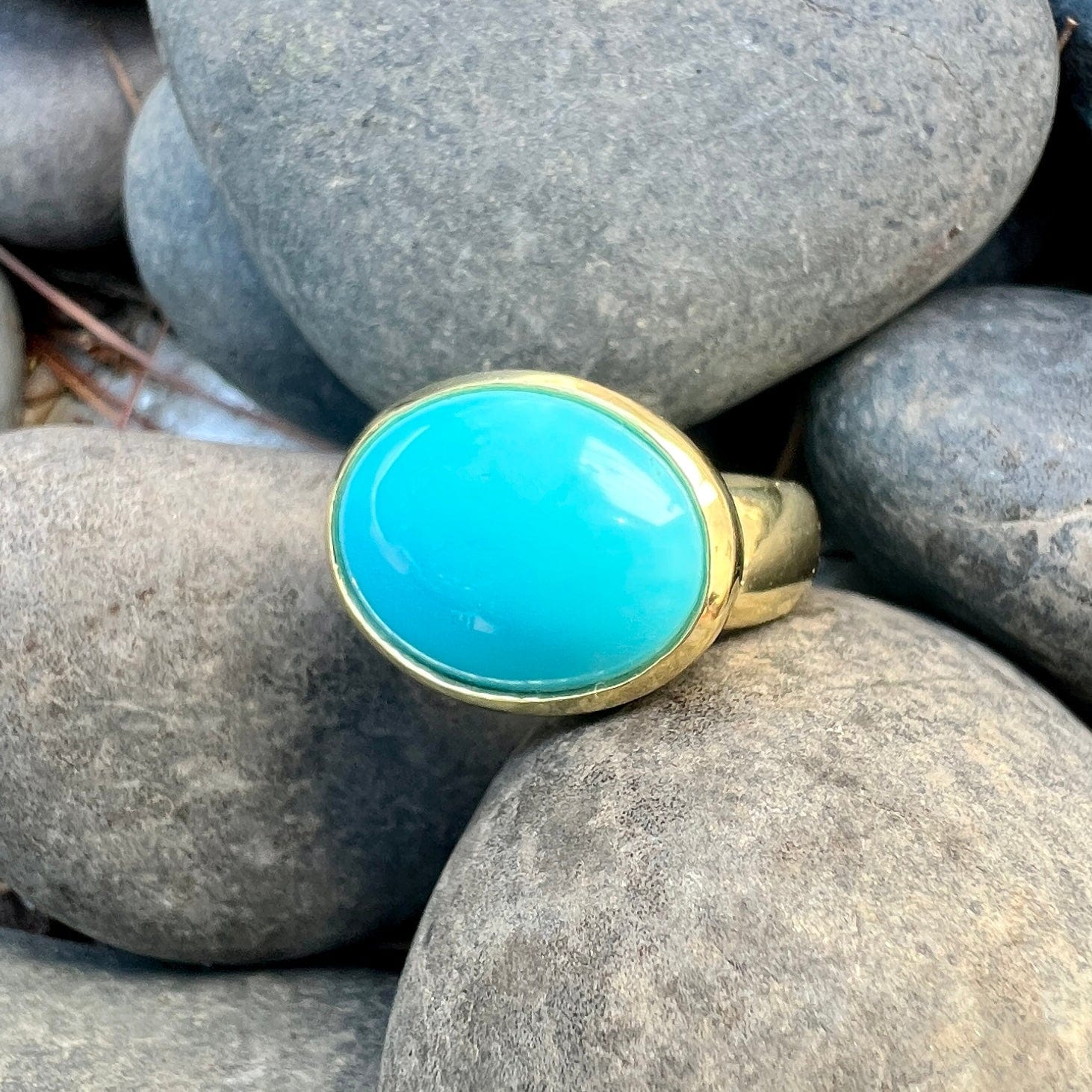 18K Yellow Gold Oval Arizona Turquoise Ring