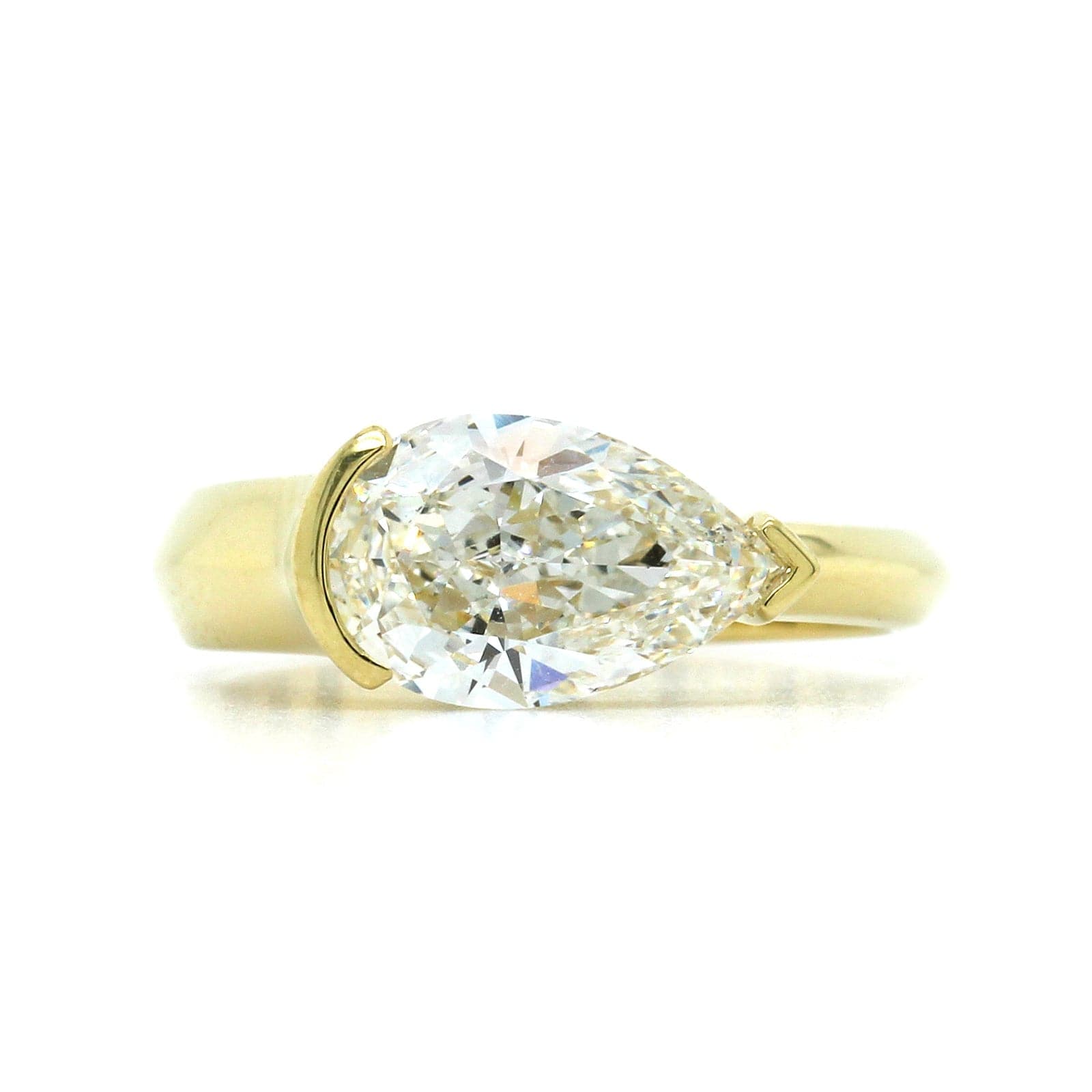 18K Yellow Gold Pear Shape Diamond Engagement Ring