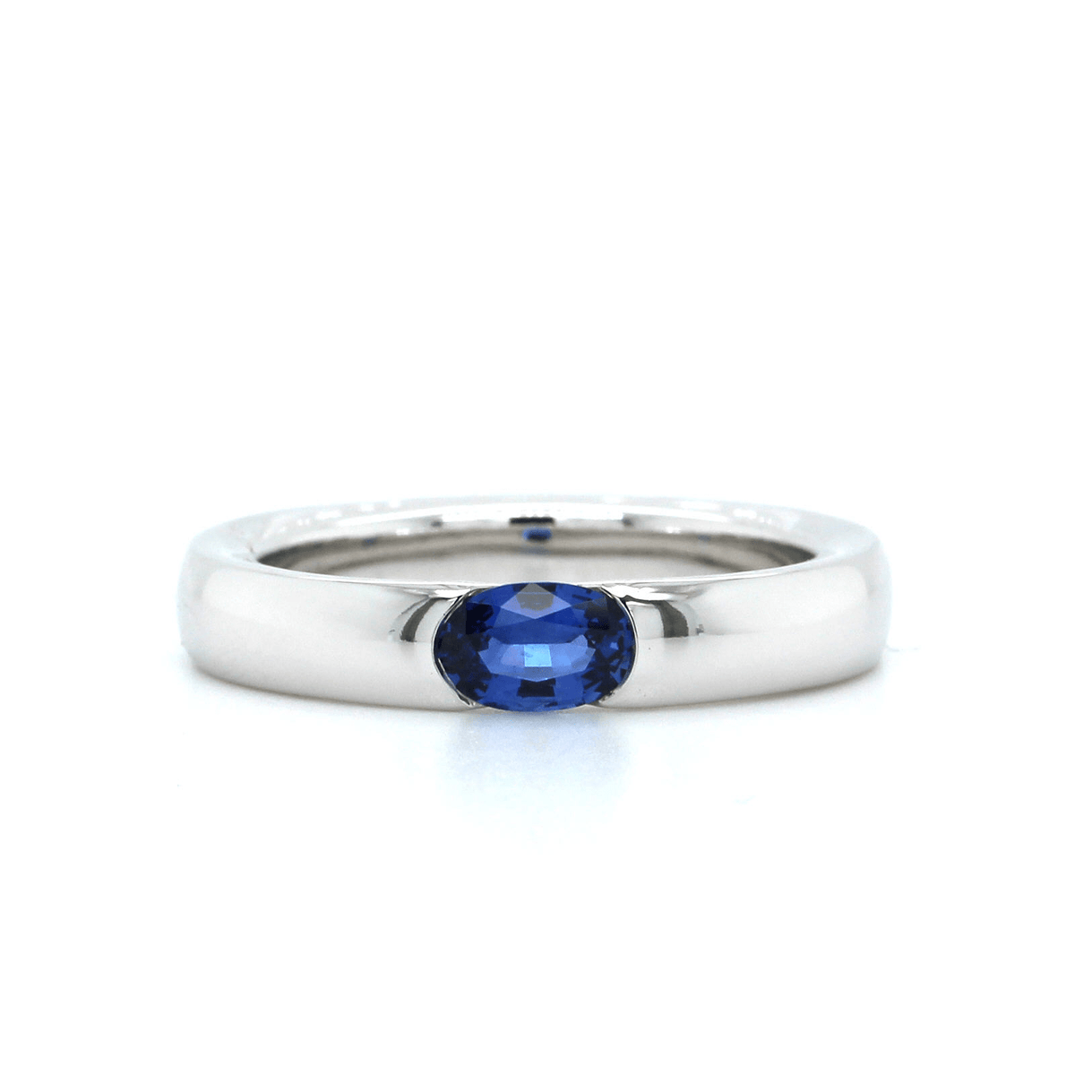 18K White Gold Oval Sapphire Bezel Set Ring